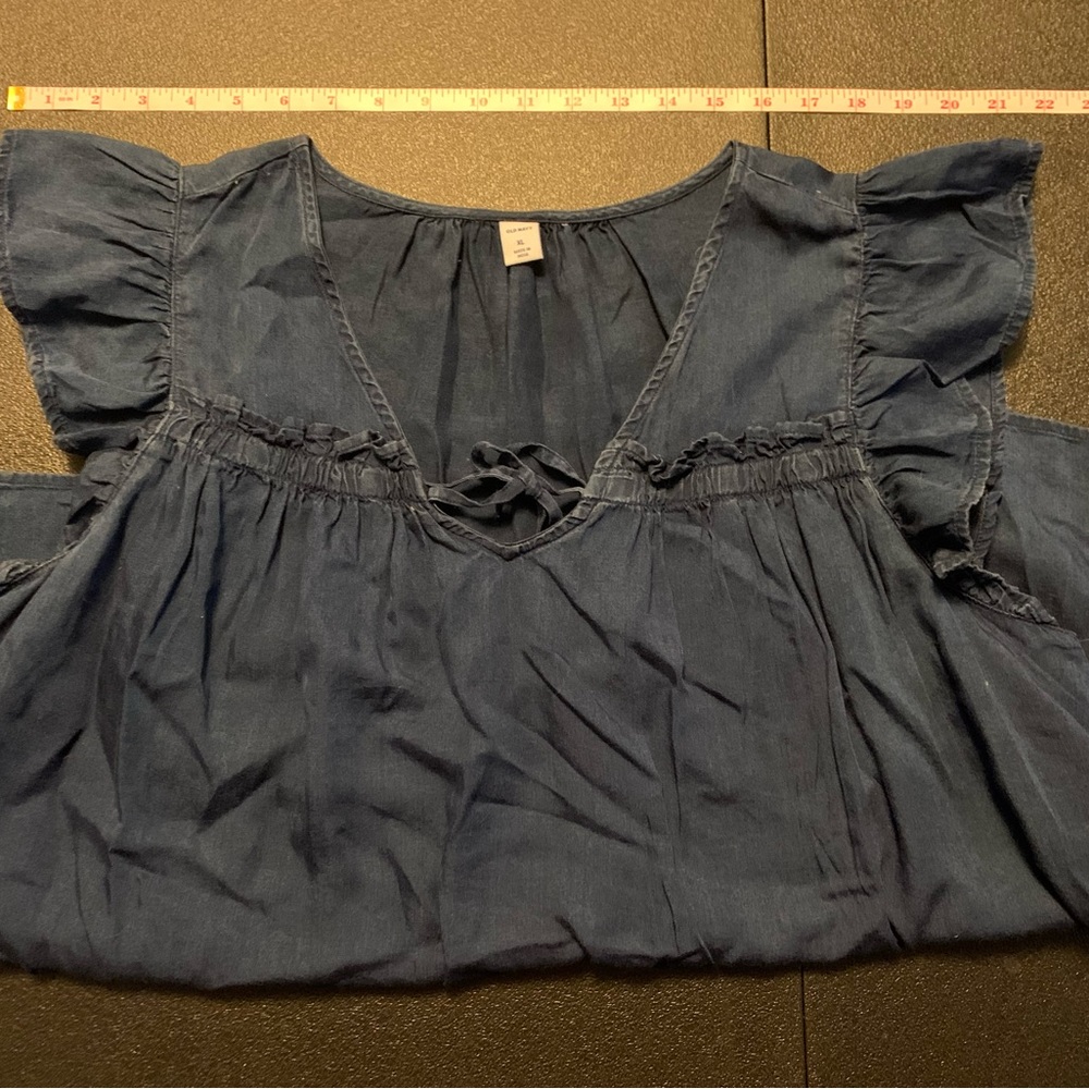 *NWT* Women’s Blue Denim Sleeveless Tunic Style Blouse